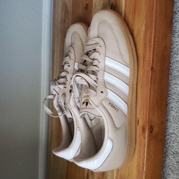 Adidas Women's Cream Sneakers - Picture 3 of 8